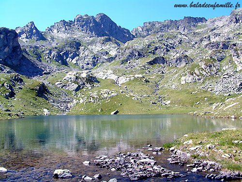 Lac longet et les aiguilles du charvet