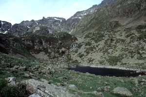 Le lac noir, en surplomb, le lac Ilhou -  Pierre Leflon