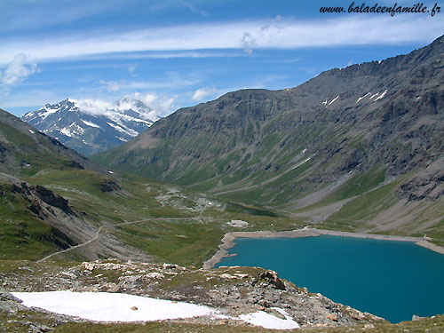 Lac de la Sassire, au loin le Mont Pourri  -  Patrice Roatta