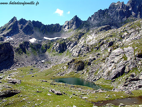 Le lac Verdet et les Aiguilles du Charvet