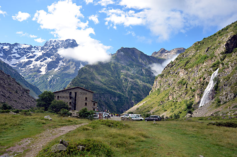 Refuge du Gioberney et cascade du voile de la marie