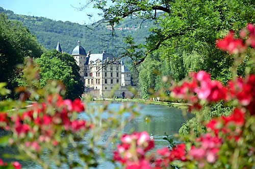 Le grand canal et le chateau