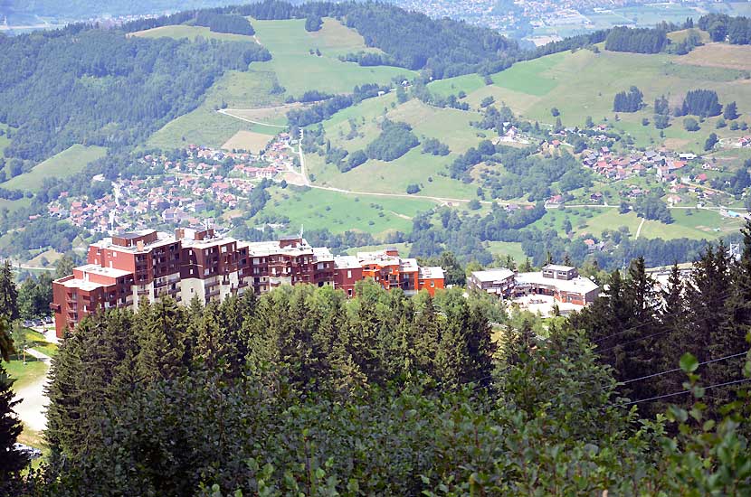 Station de Prapoutel, en arrire plan, les Adrets