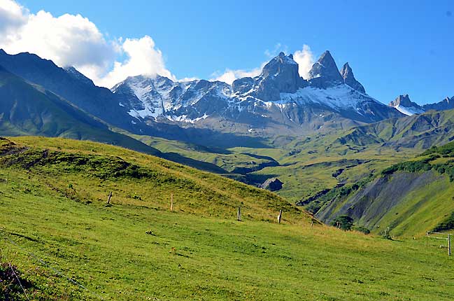 Panorama sur les aiguilles d'Arves