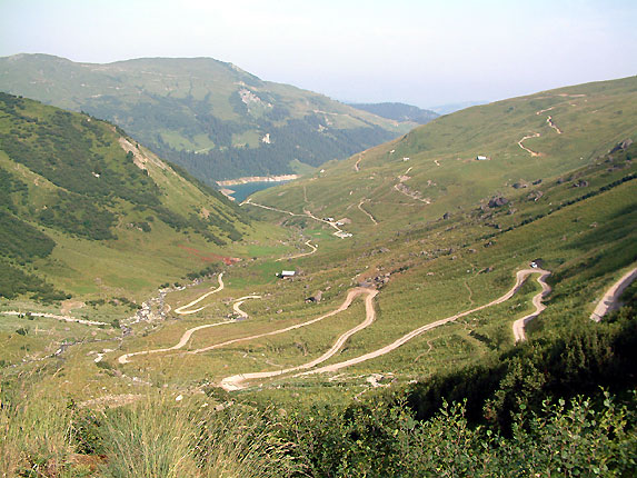 Le chalet Trecol et le lac de Roselend