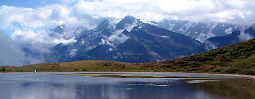Lac de Roselette sur massif du Mont Blanc