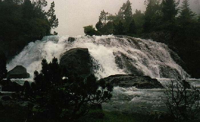 Cascade dlicate au petit matin