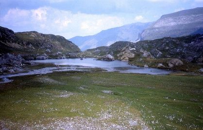 Le lac des Aires dans le cirque de troumouse