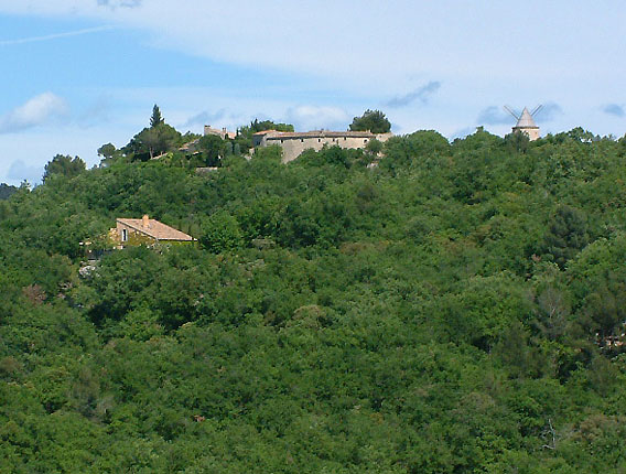 Chateau et moulin de Goult