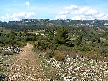 La ferme des Mayorques et le Luberon
