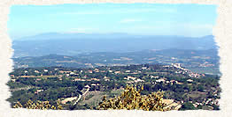 Le ventoux et au premier plan le chateau de Lacoste