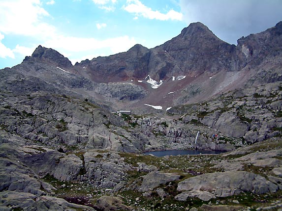 lac infrieur et refuge d'Arrmoulit