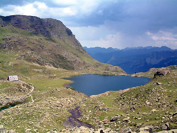 Lac Gentau et refuge d'Ayous