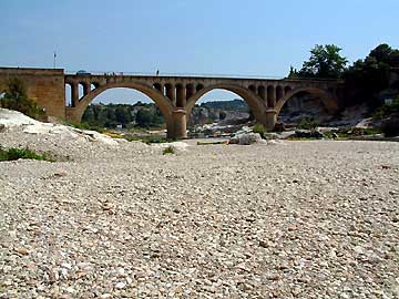 Le pont sur le Gardon  Collias