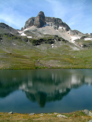 Le Cheval Blanc et le lac long