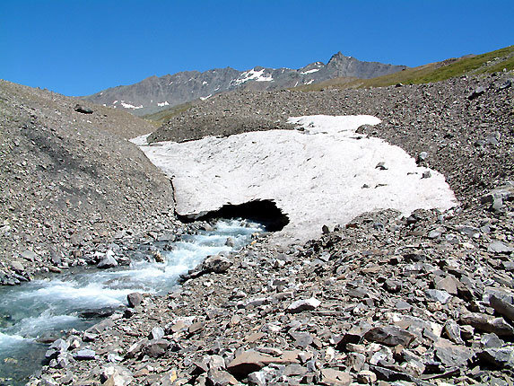 Le ruisseau de la Leisse sous son nv