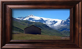 Chapelle Saint Jacques sur fond de glaciers de la Vanoise