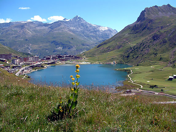 Le lac de Tignes et la Grande Sassire