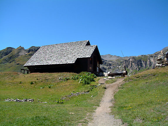 Un des chalets du refuge du fond des Fours