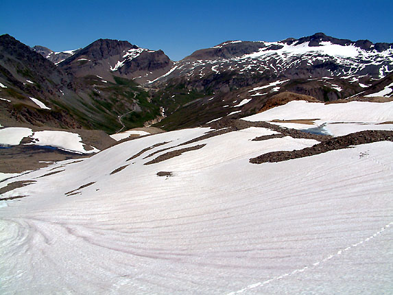 Au loin, la route vers l'Iseran