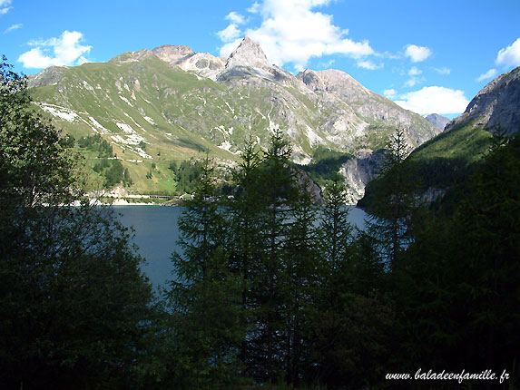 Le lac du Chevril et les gorges de la Daille