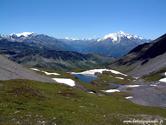 Le lac sans fond, l'aiguille de la Grande sassire et le Mont Pourri