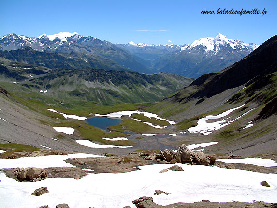 Le lac sans fond, l'aiguille de la Grande sassire et le Mont Pourri