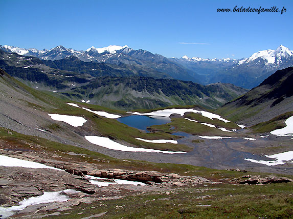 Le lac sans fond, l'aiguille de la Grande sassire et le Mont Pourri