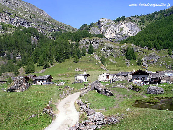 Le village du monal