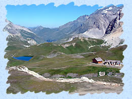 Le lac du Grattaleu et le refuge du Palet