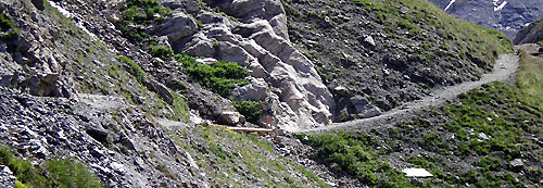 Le chemin au dessus des gorges du Malpasset