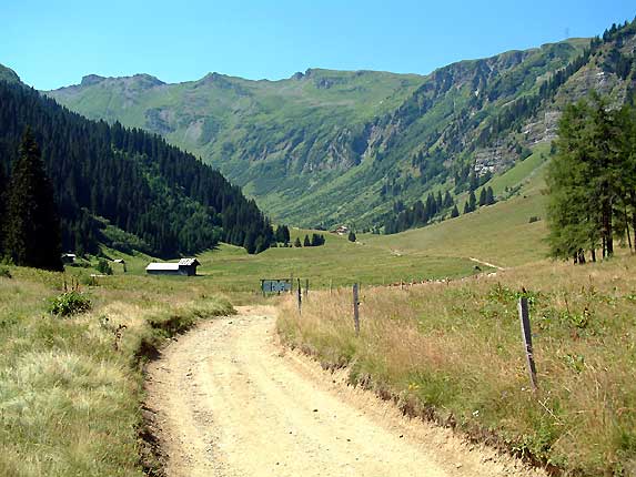 Au loin les chalets de Gers