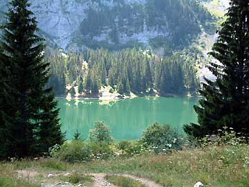 Le lac Bnit au pied du Bargy