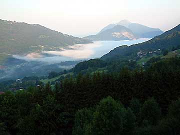 La valle sous les nuages