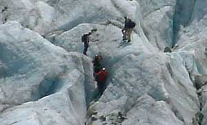 Randonneurs sur mer de glace