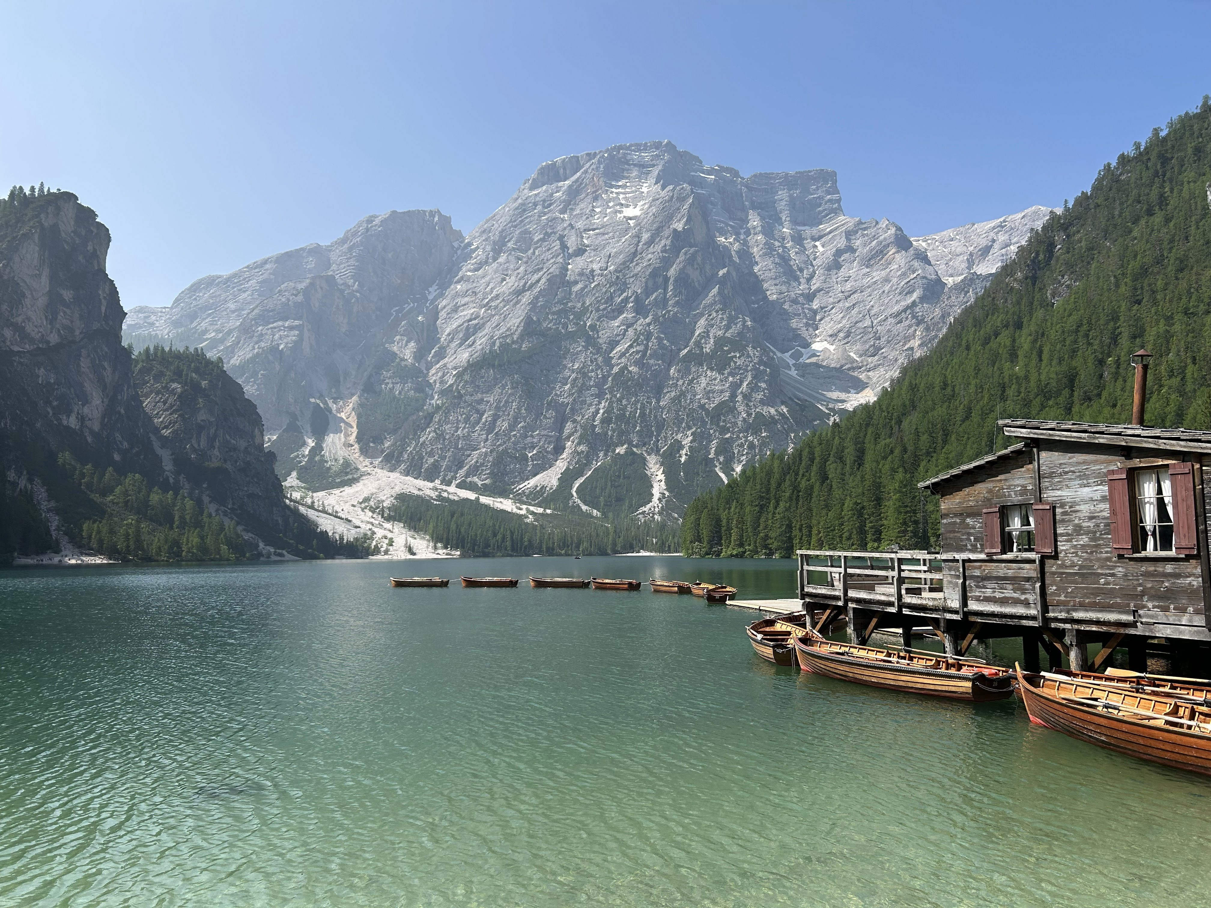 Les barques sur le lac de Braies 