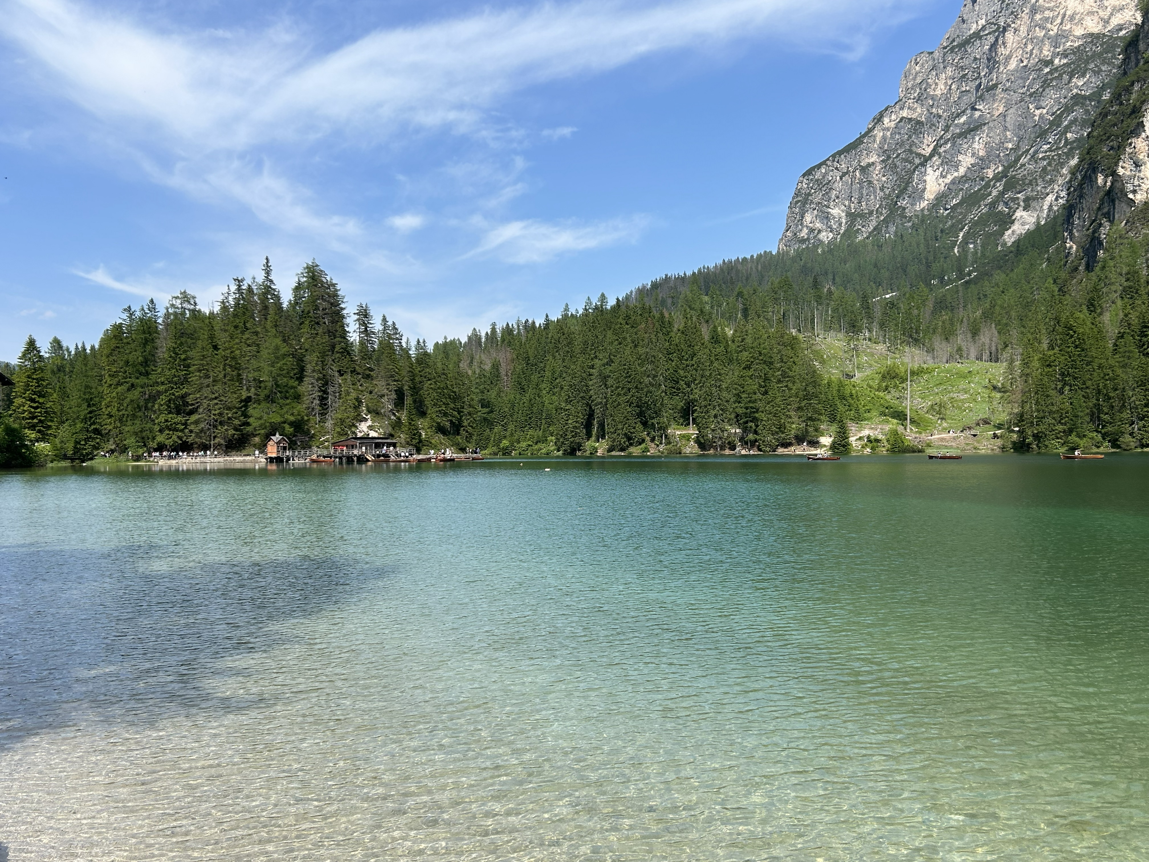 Retour le long du lac de Braies - Balades en Famille