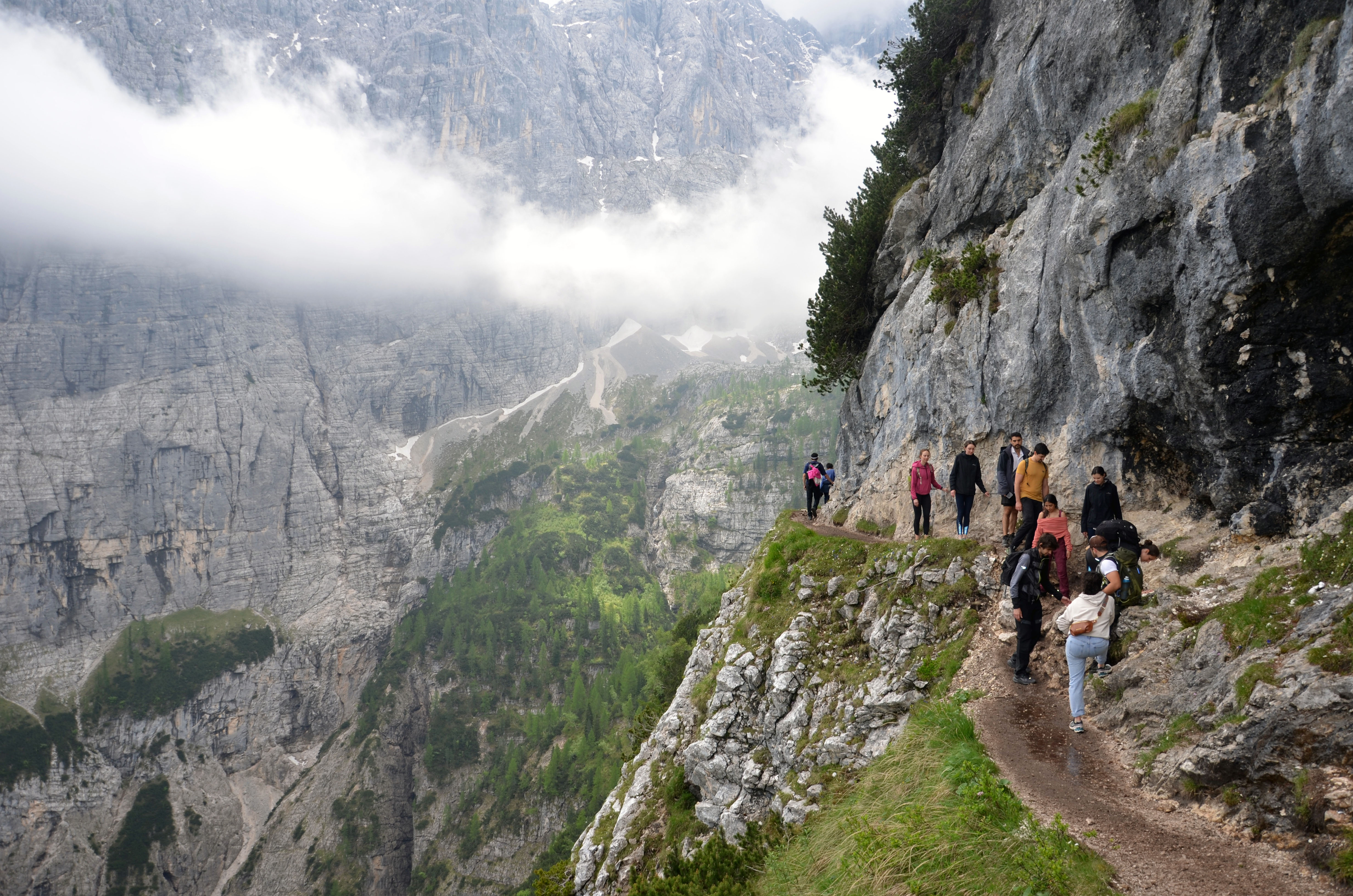 sentier en balcon vers le lac de Sorapis | Dolomites 2025 | Balades en Famille