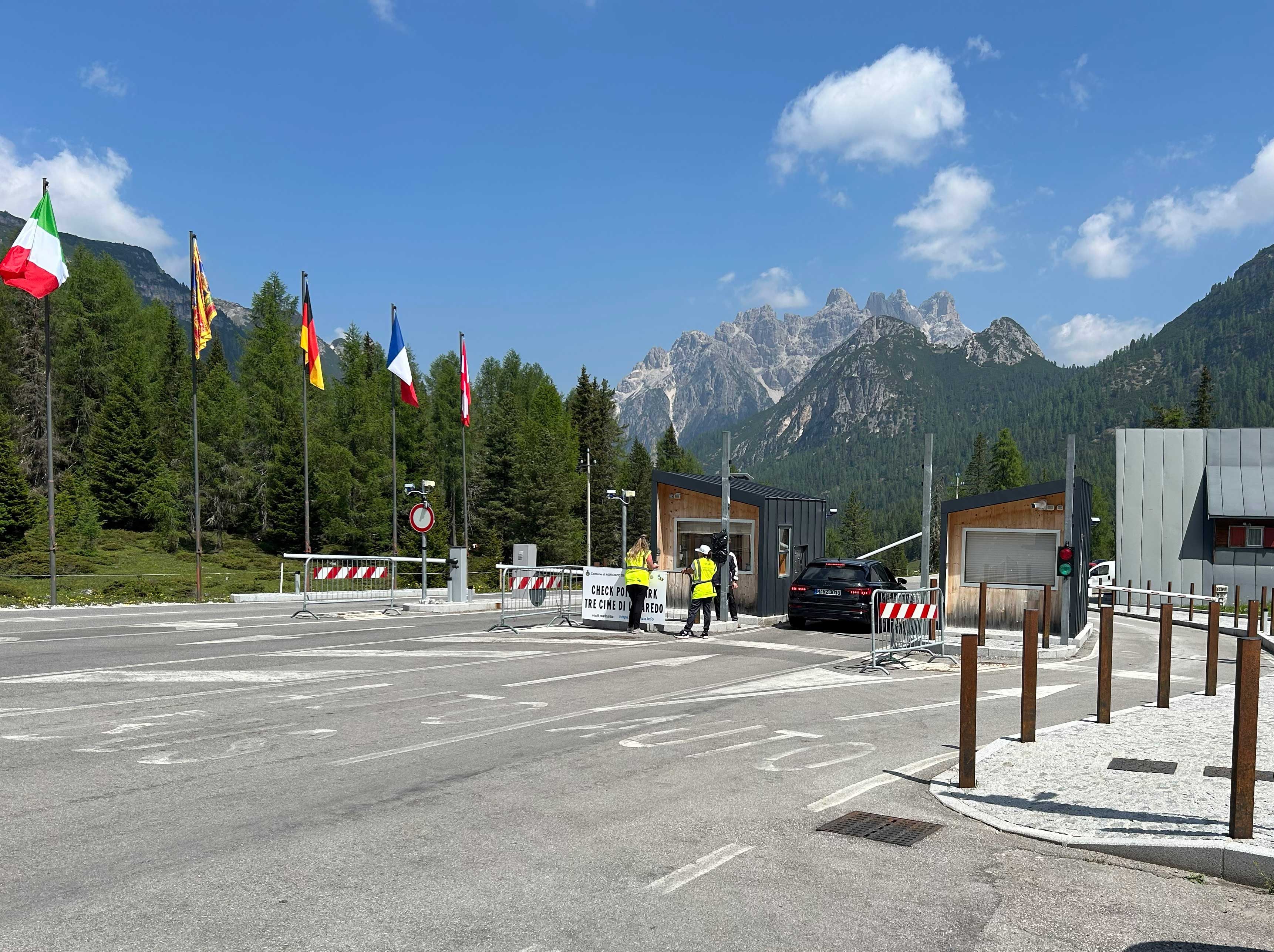 Le passage contrôlé vers le le refuge Auronzo – Tre Cime di Lavaredo