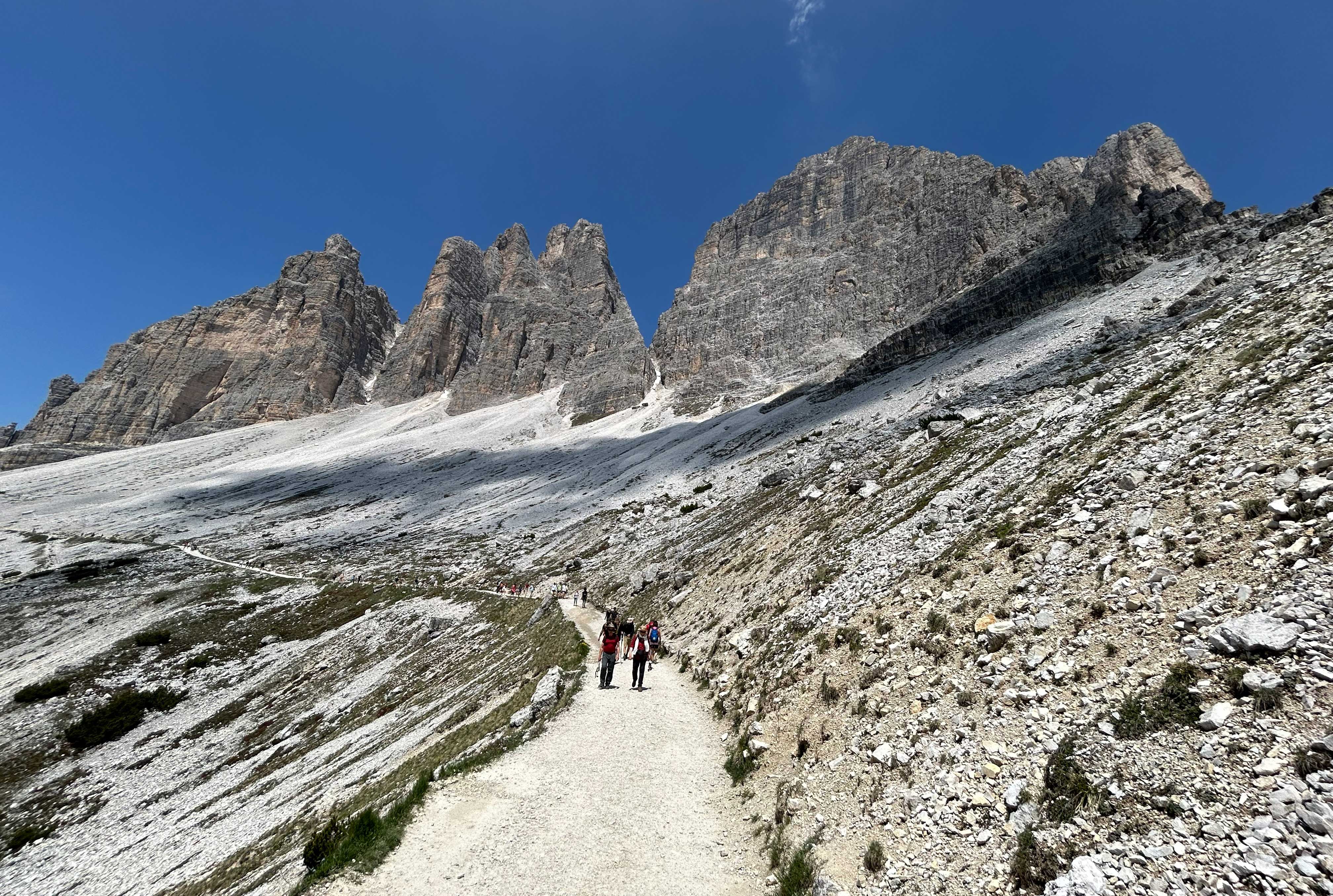 Sentier entre les refuges Auronzo et Lavaredo