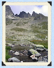 Ecoulement du lac et en fond, les aiguilles de l'Argentire