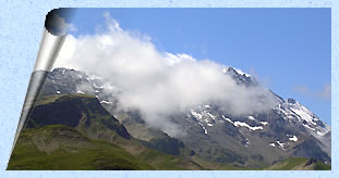 Sommet sous les nuages
