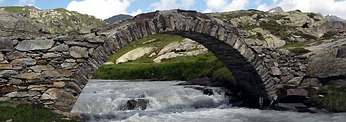 Pont de Pierre sur le torrent des Evettes