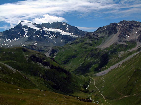 La valle de la chavire domine par Peclet-Polset