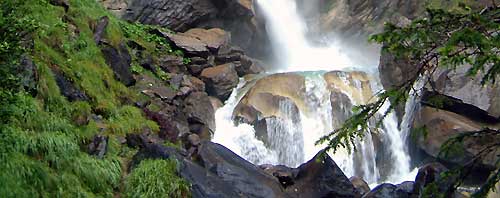 Le bas de la cascade de la Fraiche